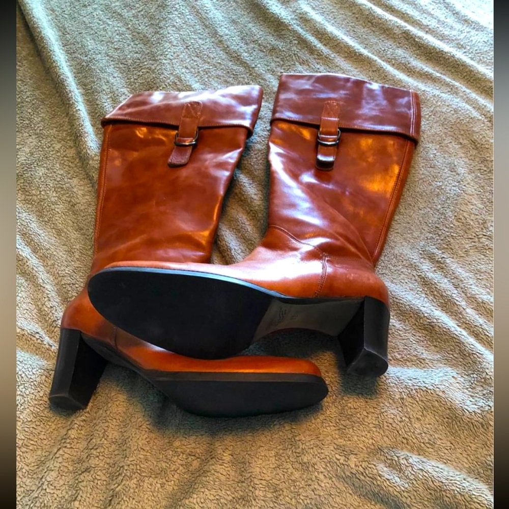 COPY - NEW HAVEN’T BEEN WORN Women’s brown boots size 8